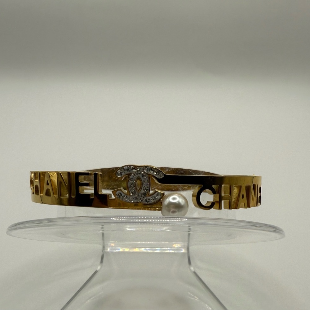 C logo gold tone bangel Bracelet rhinestone white pearl stainless steel New - Picture 3 of 8